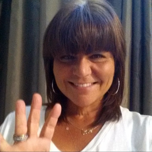 Meet your Posher, Carolyn - Picture 1 of 1